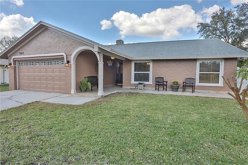 1st image of 580 Waterford Cir E
