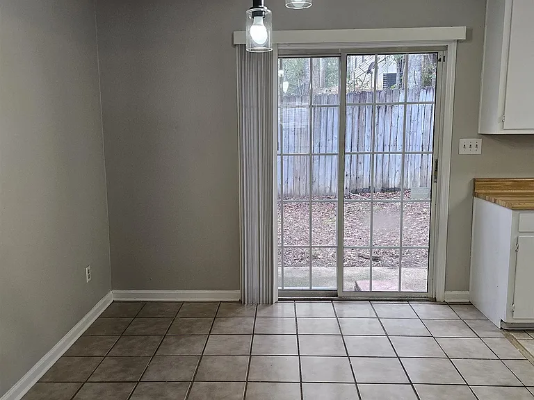 2388 Gregory Dr — Photo 10