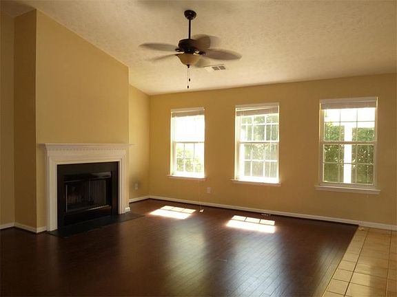 4th image of 514 Lazy River Ln