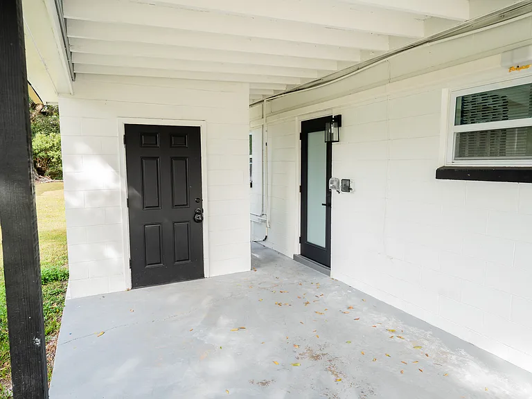 1107 E South St — Photo 68