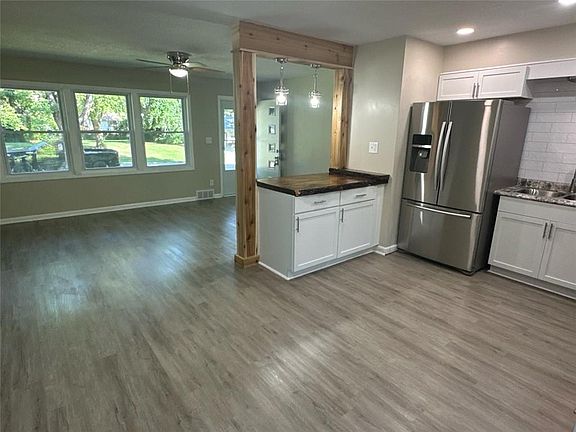 2nd image of 11209 Crystal Ave