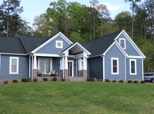 215 Crestview Dr, Farmville, VA 23901