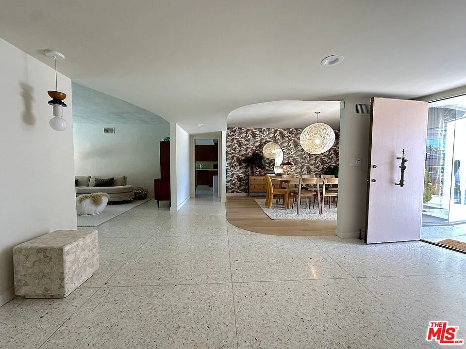 4 bed, 4.0 bath, 3388 sqft, $12,000 — Photo 4