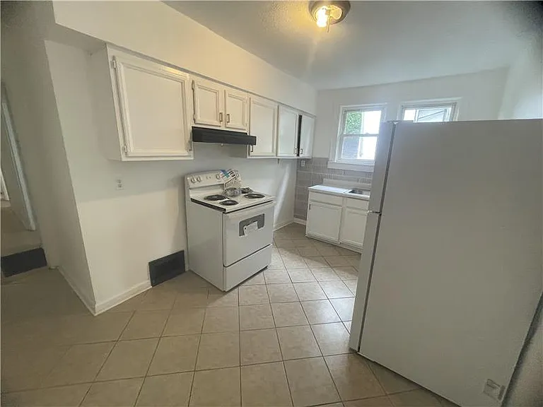1439 Maryland Ave — Photo 10