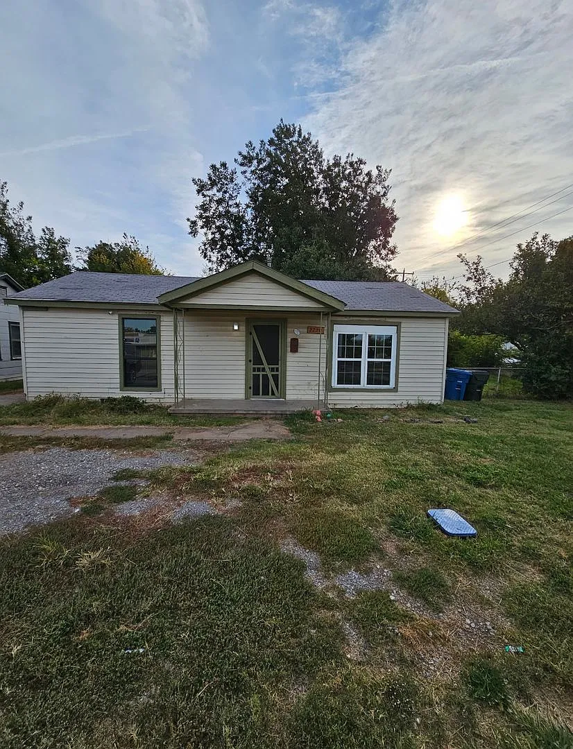 3 Bedroom House Available — Photo 1