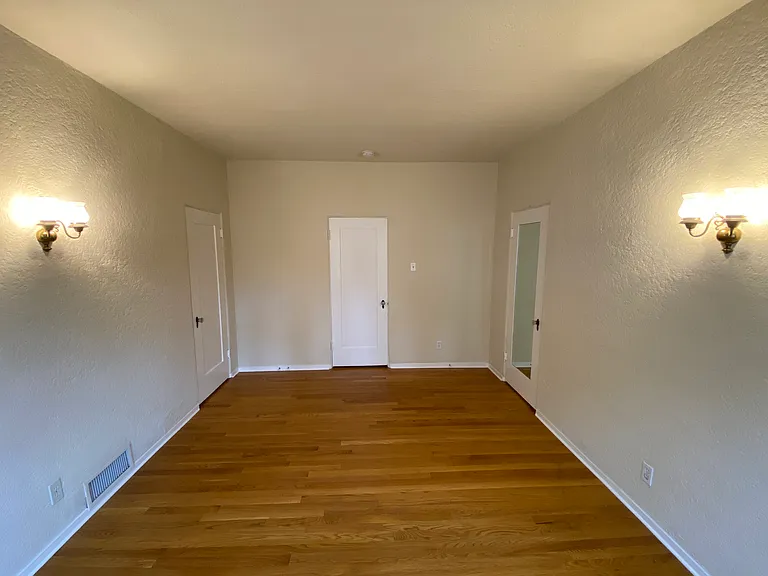 MASTER BEDROOM - ALTERNATE VIEW