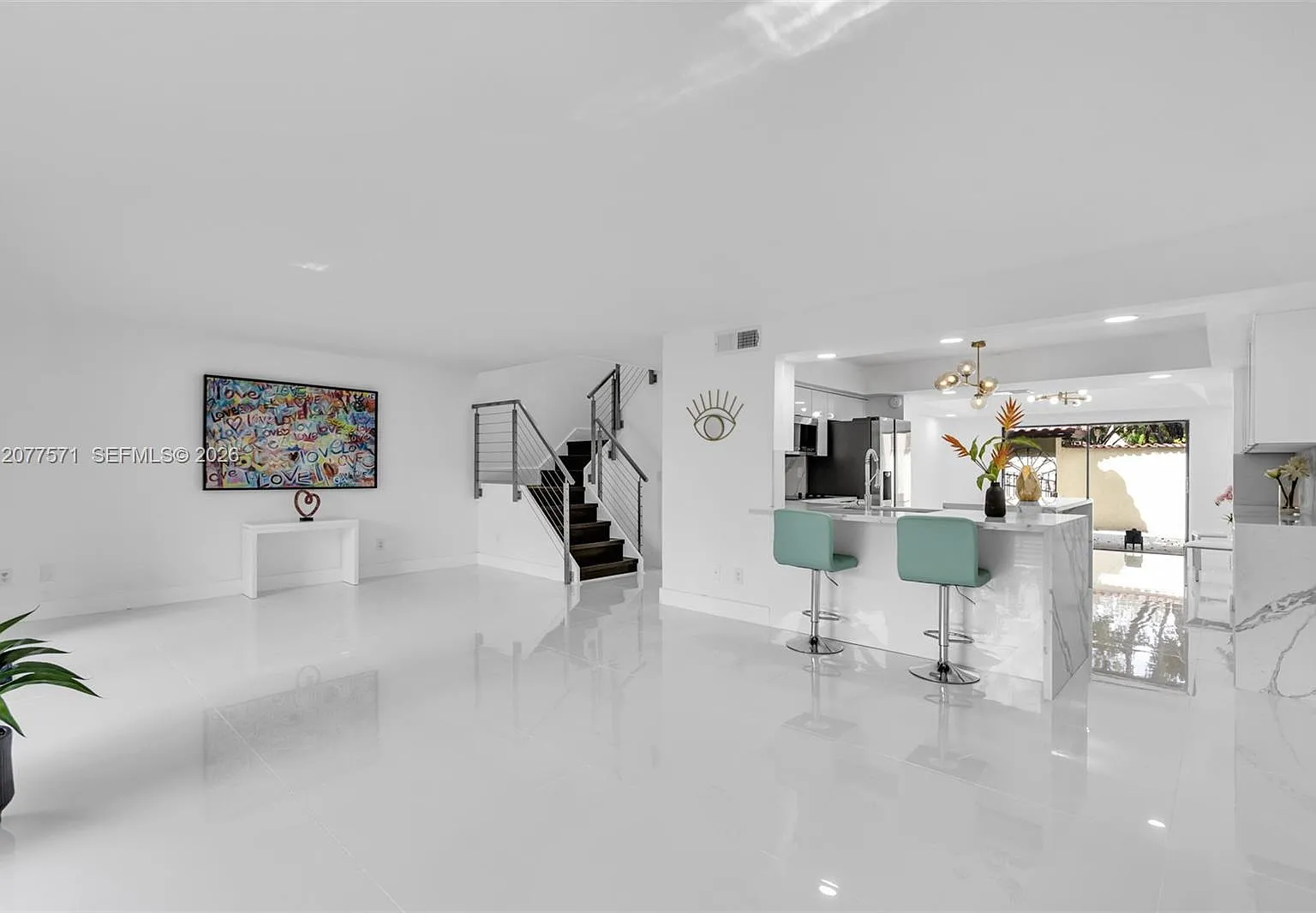 3 bed, 1983 sqft, $4,300 — Photo 1