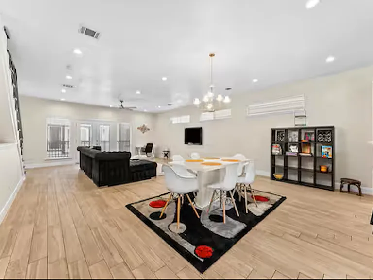 3045 Clinton Dr — Photo 1