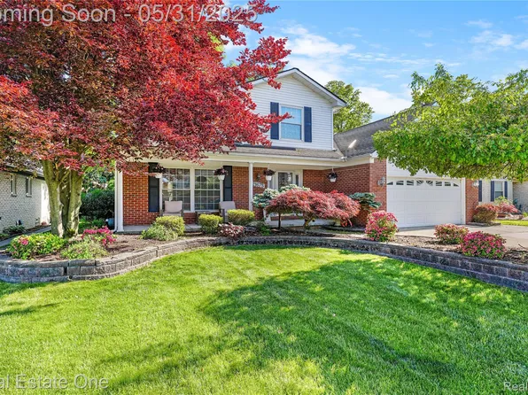 21675 N Chipmunk Trl, Woodhaven, MI 48183