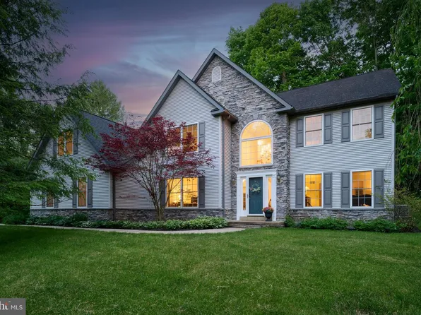 105 Montauk Cir, Port Matilda, PA 16870