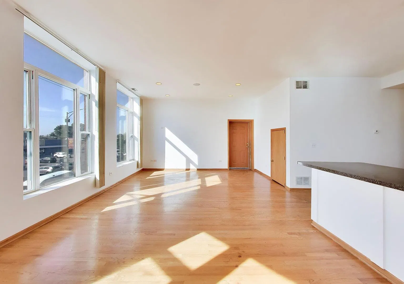 2 bed, 1257 sqft, $2,550 — Photo 3