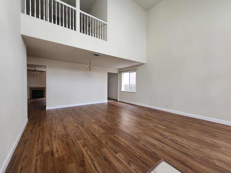 1st image of 2469 De Beers Ct