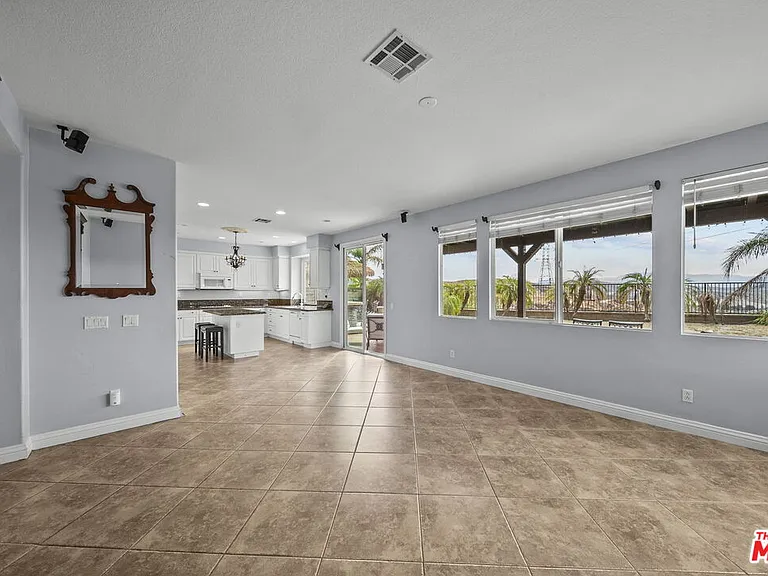 28760 Bridger Ct — Photo 11