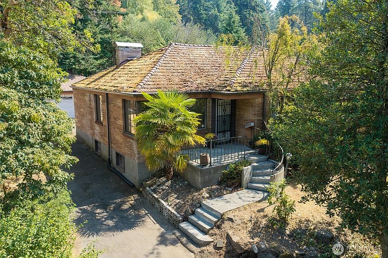 2nd image of 16260 14th Avenue NE