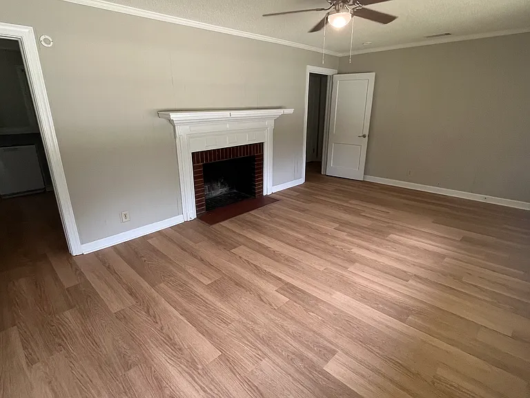 333 E Main St — Photo 12