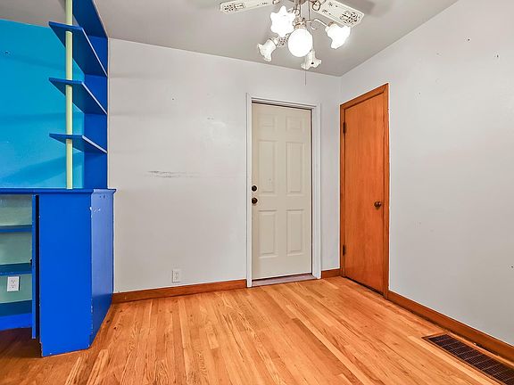 4th image of 7120 Lillian Ave