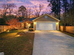 212 Whispering Pine Cir NE, White, GA 30184