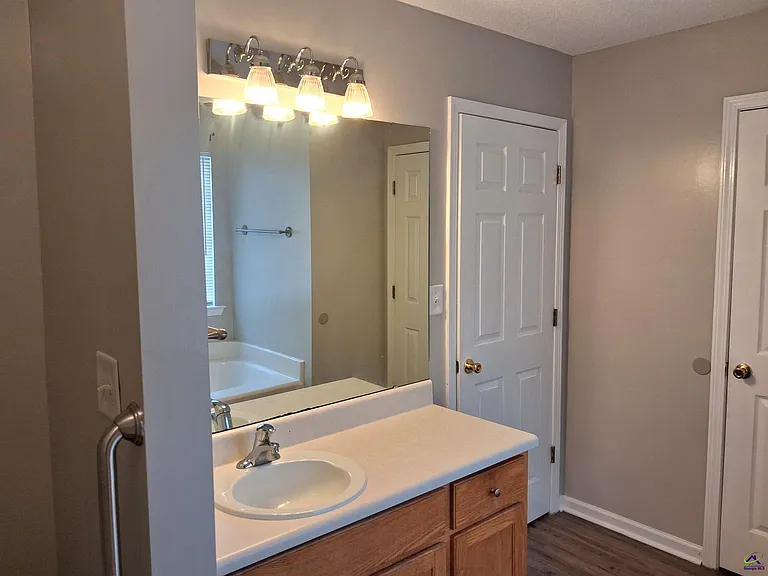 105 Monticello Dr — Photo 12