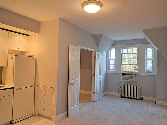 3rd image of 9 71st Ave Unit M35