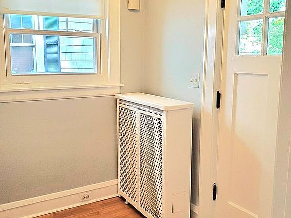 3rd image of 596 Vine Ave APT 1