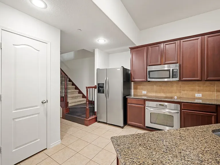 1013 Lucy Ln — Photo 7