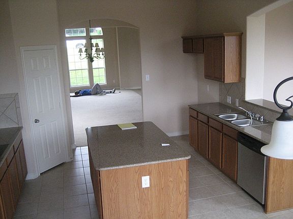 4th image of 1020 Millington Dr