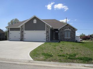 3104 Pinnacle Ln, Pittsburg, KS 66762