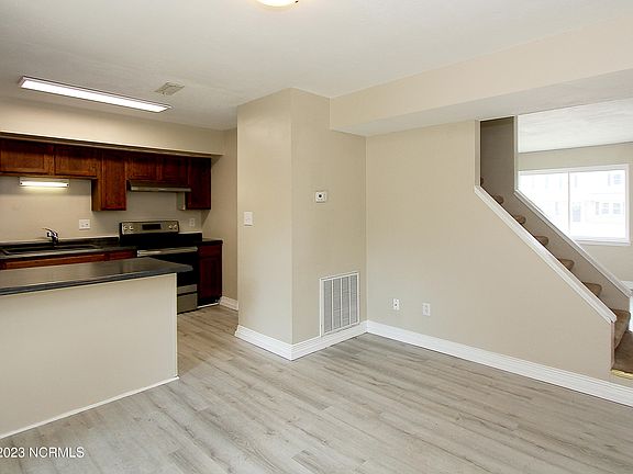 5th image of 434 Myrtlewood Circle