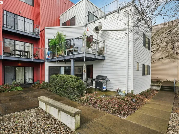 720 NW Naito Pkwy APT D24, Portland, OR 97209