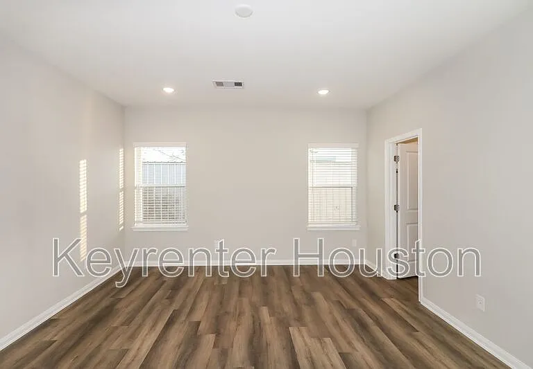 9910 Clark Rd #B — Photo 10