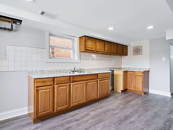 3rd image of 8018 S South Shore Dr