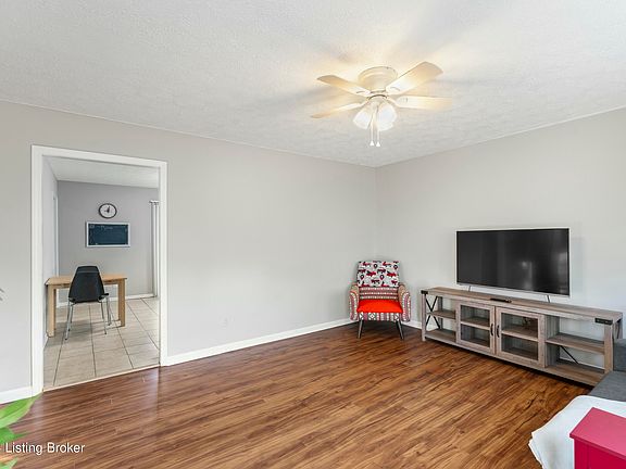 5th image of 405 Eastview Cir