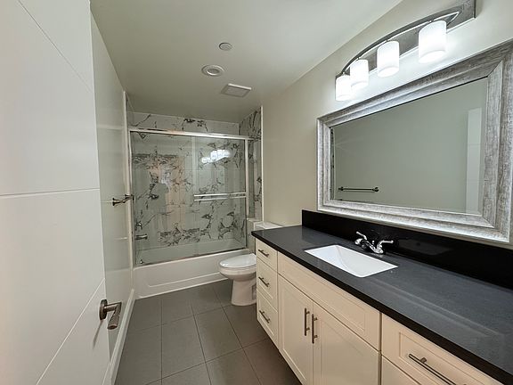 4th image of 14934 Burbank Blvd #304