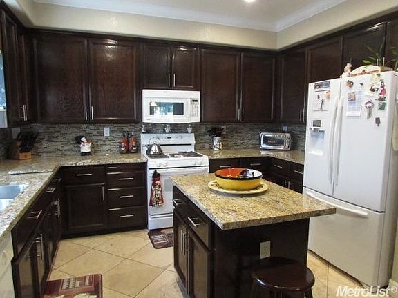 3rd image of 1306 S Bluff Dr