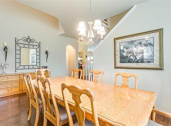 3rd image of 200 Glenwood Dr