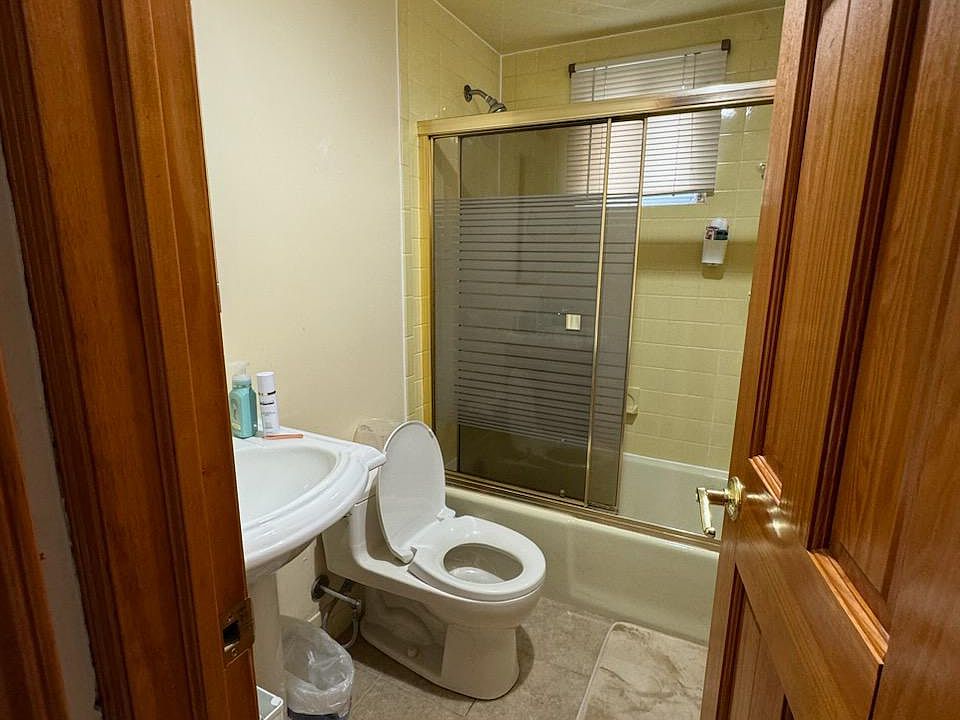 1st image of 456 Mountainview Ave #1