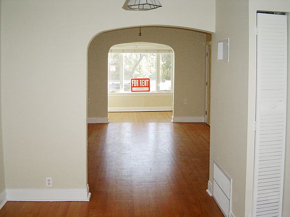 5th image of 2238 W Oakdale Ave #2