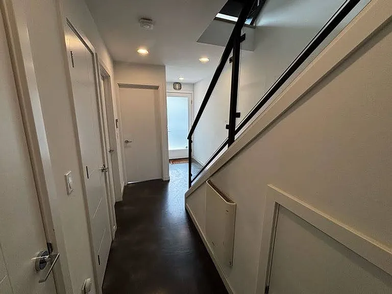 513 20th Ave E #D — Photo 16