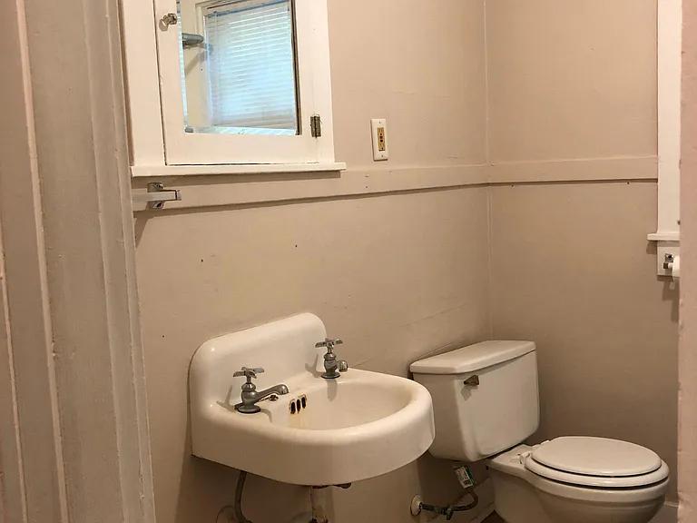1228 Barret Ave — Photo 9