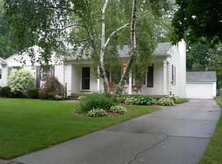 2263 Ridgewood Ave SE, Grand Rapids, MI 49546