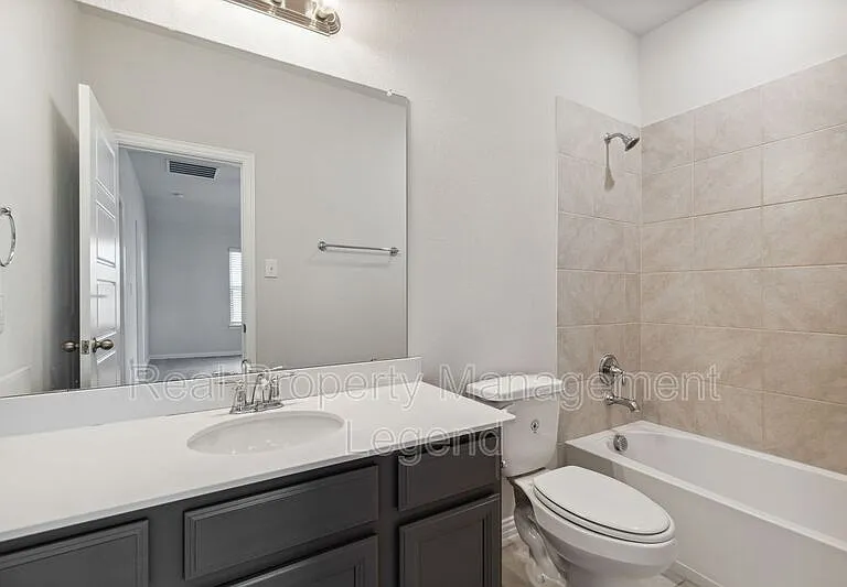 1833 Meadow Trail Ln — Photo 24