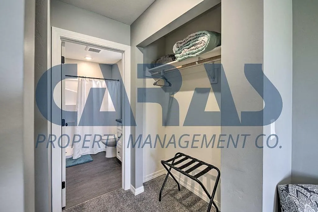 3 bed, 1300 sqft, $2,000 — Photo 3