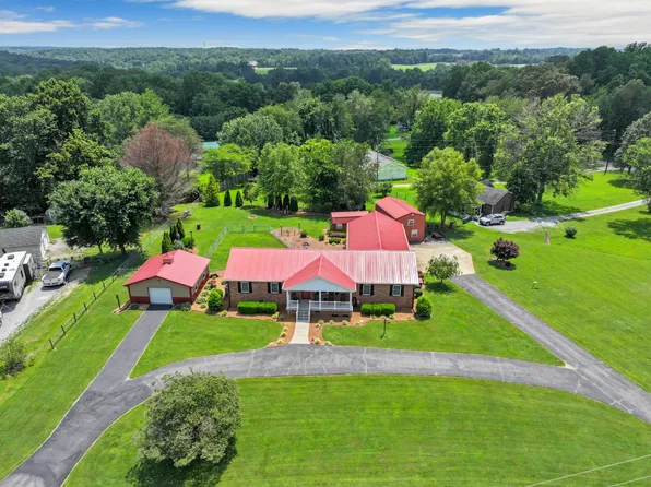 308 Amanda Dr, Ashland City, TN 37015