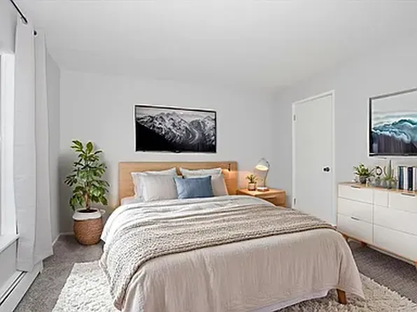 1147 Miller Ln, Buffalo Grove, IL 60089