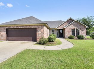 227 Oak Hill Ln, Youngsville, LA 70592