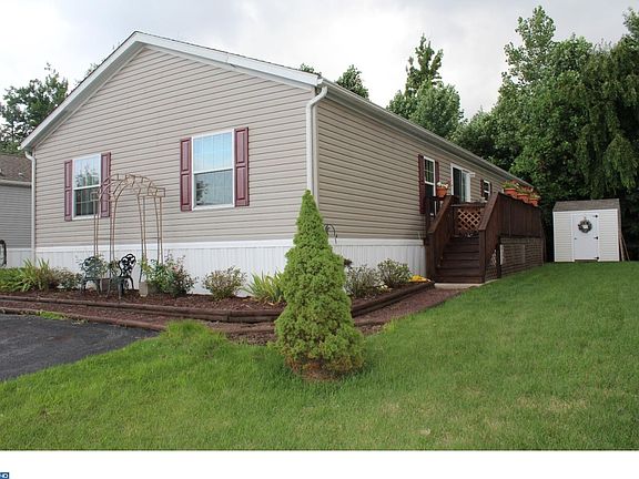 2nd image of 252 Horseshoe Dr