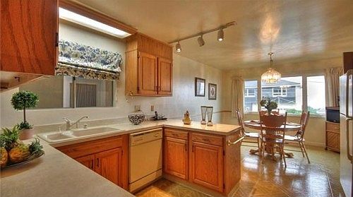 3rd image of 629 Newlands Ave