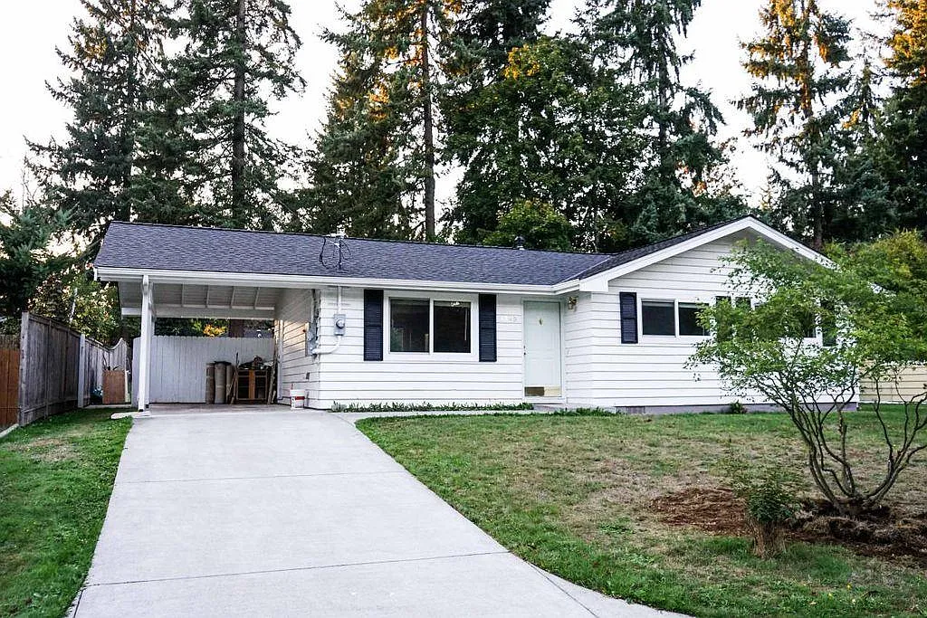 1345 165th Ave NE photo 1