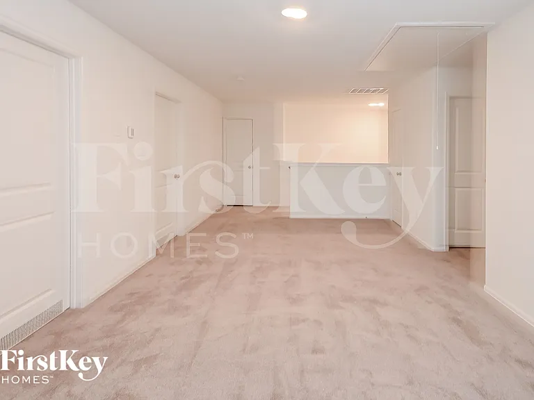 501 Maple Bend Ln — Photo 8