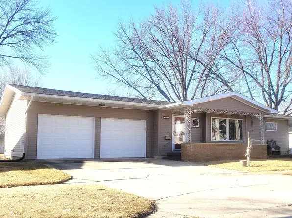 417 E 4th St, Readlyn, IA 50668